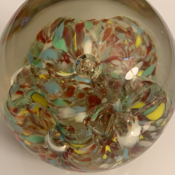 Paper weight - Picture 2 of 2